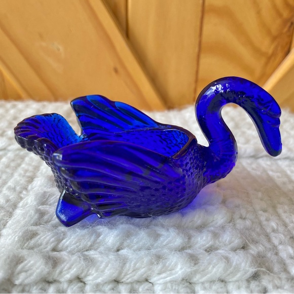 Vintage Small Cobalt Blue Glass Swan Trinket Bowl Dish Salt Cellar - Picture 1 of 11